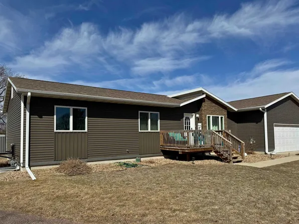 405 S Walnut St, Elk Point, SD 57025