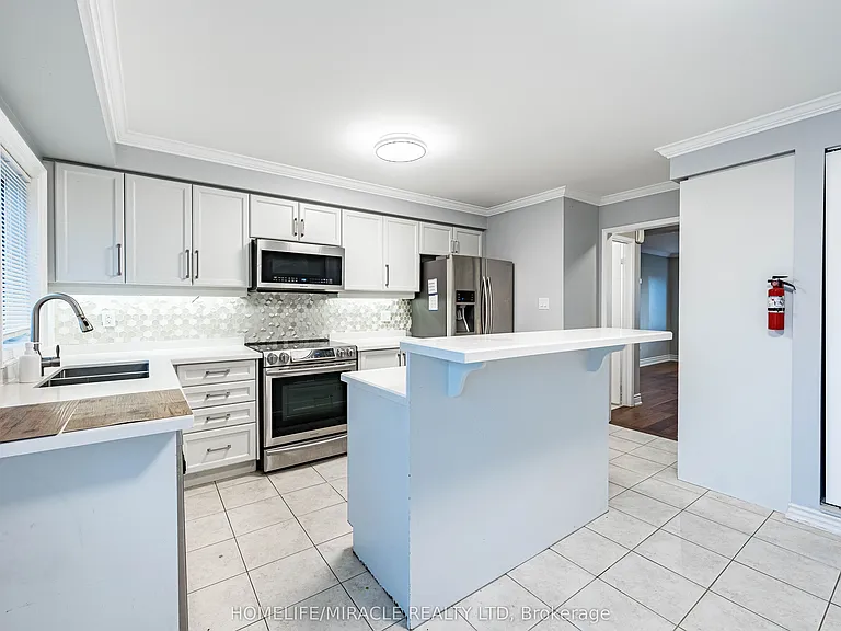 419 Rossland Rd E — Photo 14