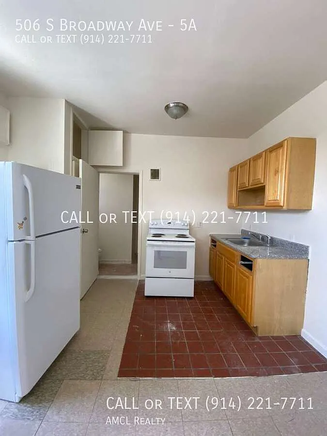 Building Photo - 506 S Broadway #5A