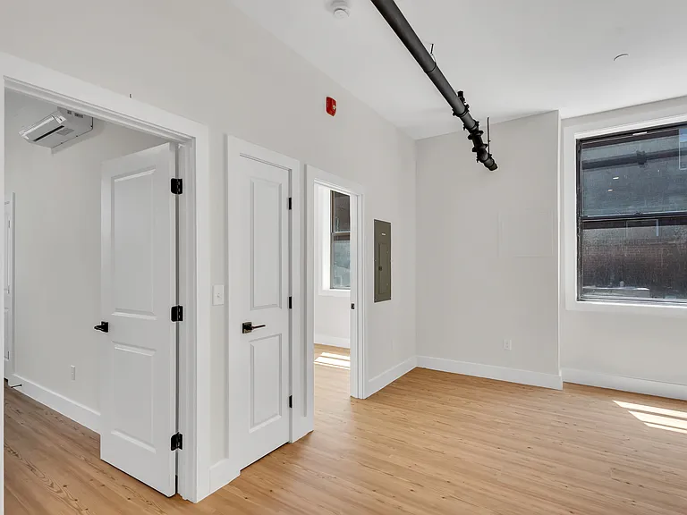 472 Main St — Photo 15