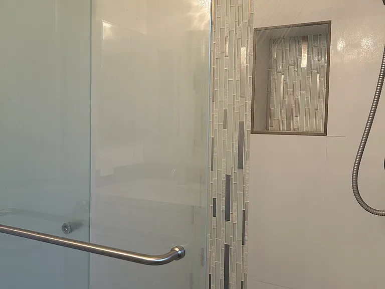 219 S Redwood Ave #6 — Photo 4