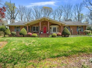 136 Woodvale Cir, Lincolnton, NC 28092