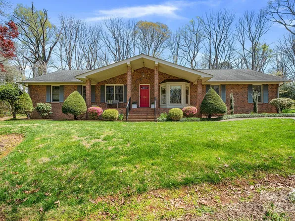 136 Woodvale Cir, Lincolnton, NC 28092