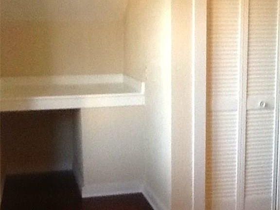 4th image of 1506 S Market St #A