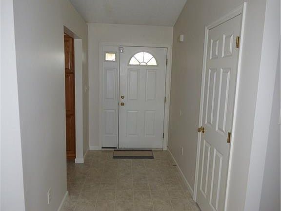 3rd image of 108 Burgundy Dr