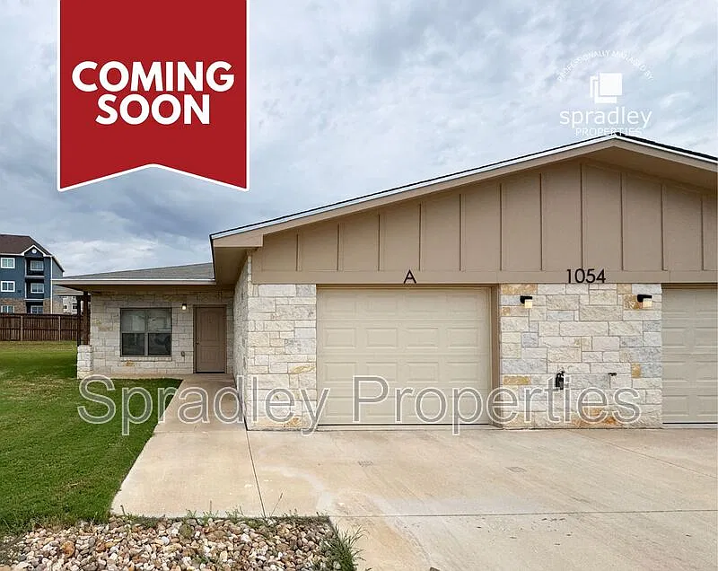1 bed, 1.0 bath, 904 sqft, $1,150 — Photo 1