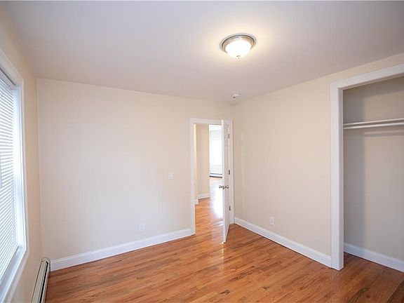 4th image of 652 Dyer Ave