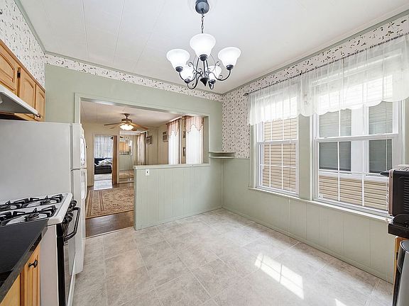 3rd image of 66-28 75th St