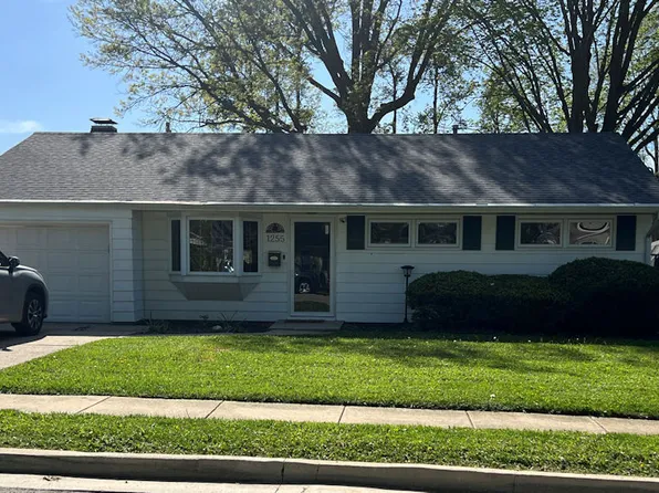 1255 Westview Dr, Rochelle, IL 61068