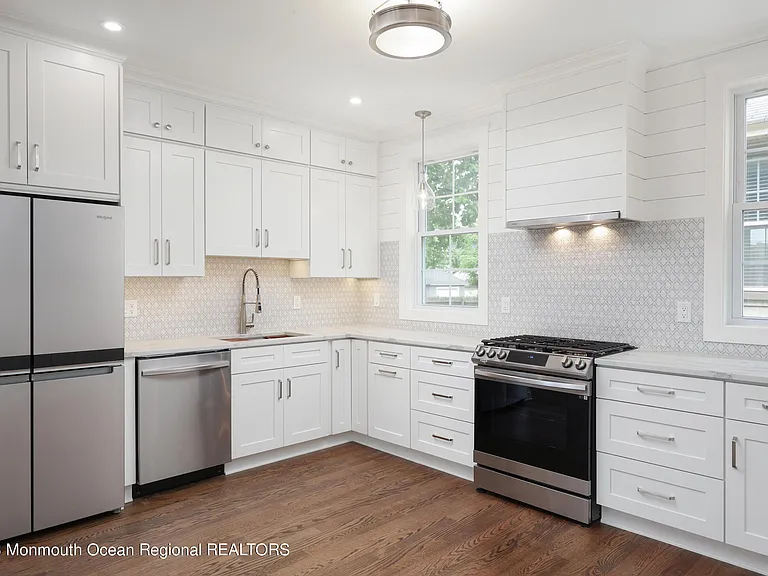 55 Hudson Ave — Photo 11