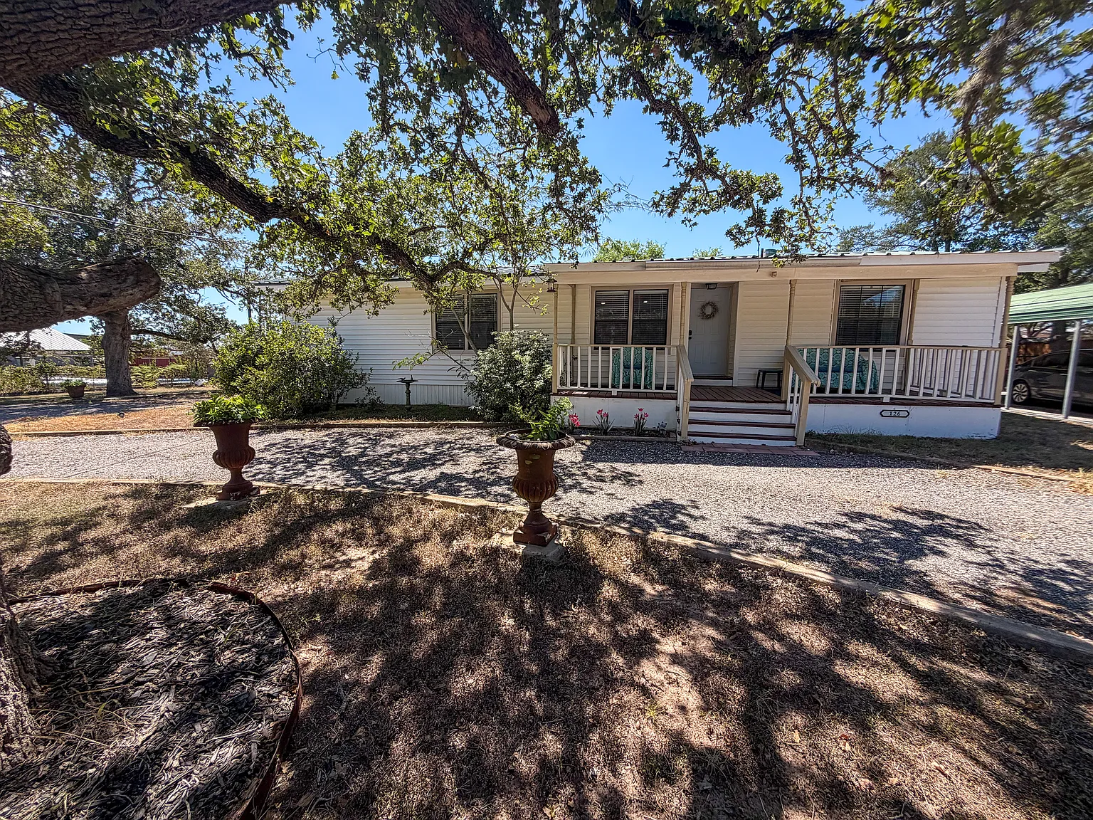 126 River Oaks Dr — Photo 1