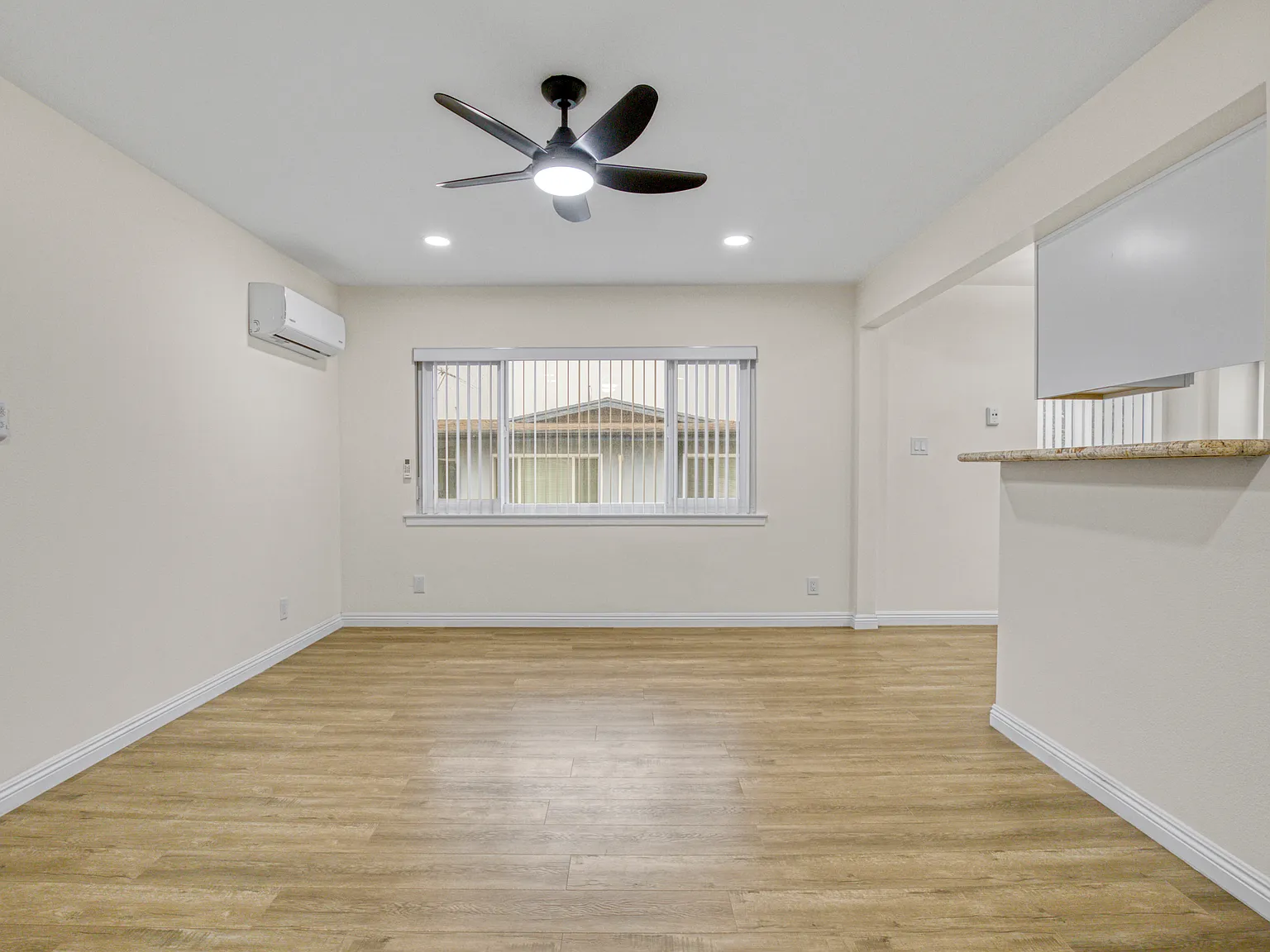 2 bed, 700 sqft, $2,400 — Photo 1
