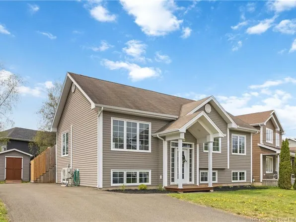 229 Du Moulin, Dieppe, NB E1A 0Y3