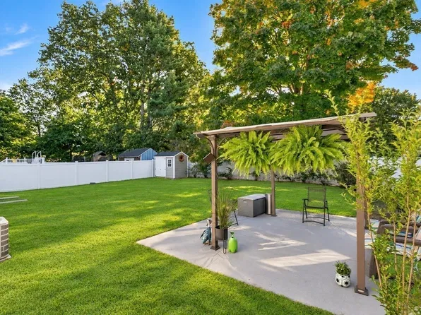 17 Hood Rd, Danvers, MA 01923