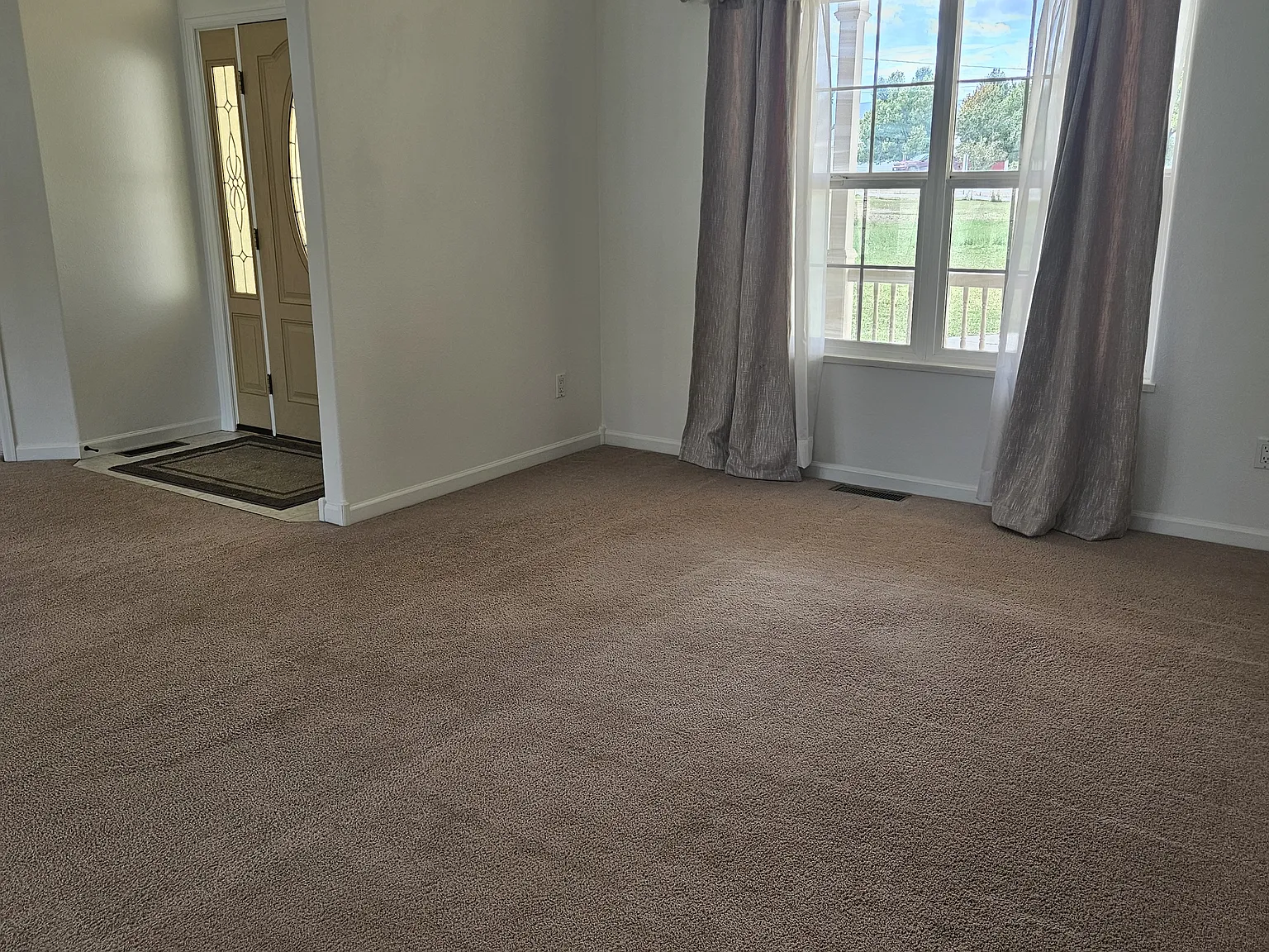 3 bed, 2086 sqft, $2,700 — Photo 2