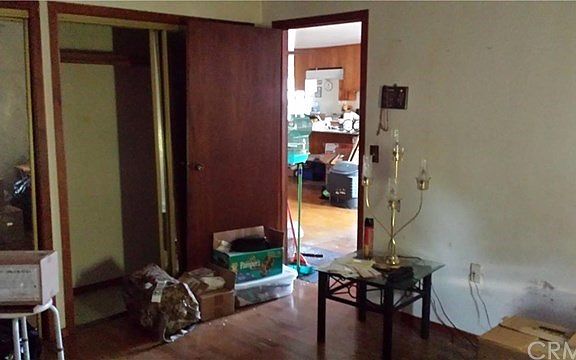 owners are still in the process of moving. Please disregard the clutter.