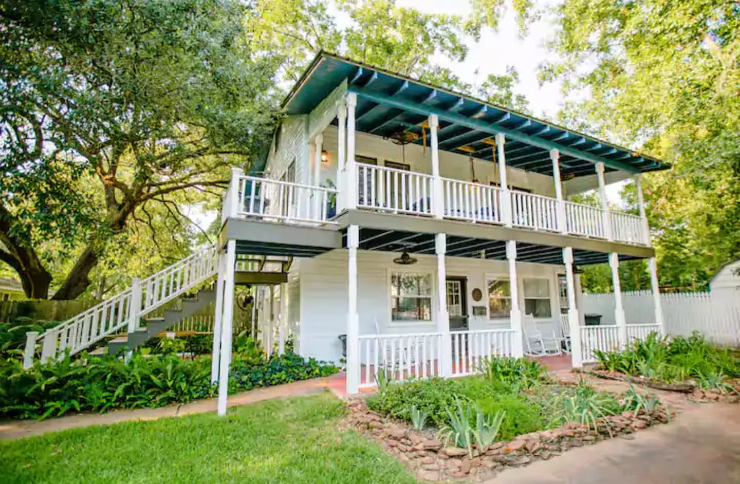 2 bed, 1.5 bath, 1000 sqft, $1,895 — Photo 1
