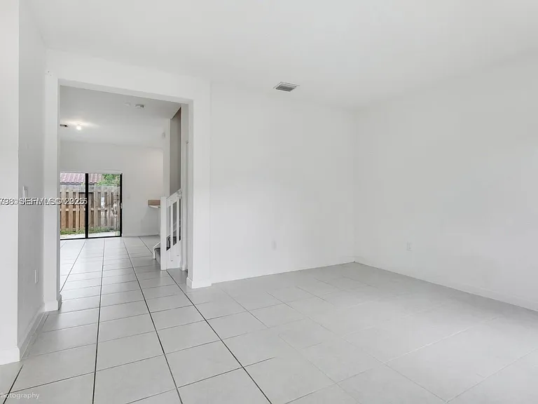 21071 NE 8th Ave — Photo 6