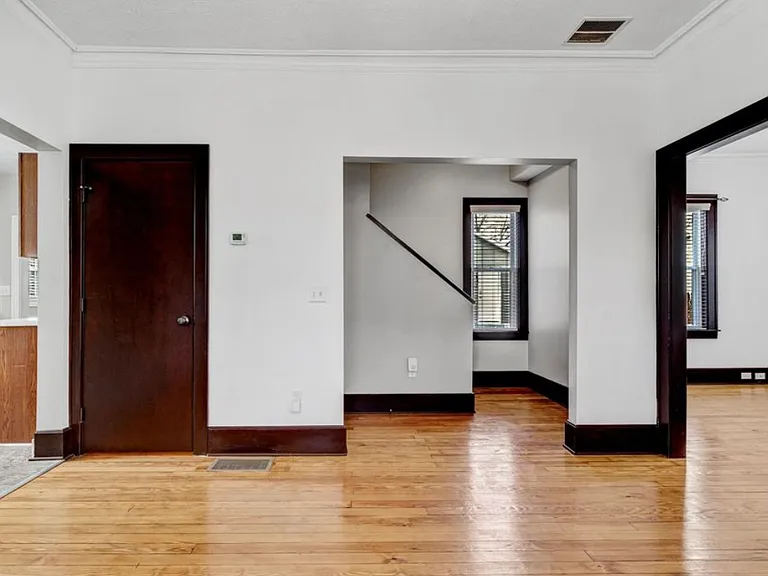 904 Zeeland Ct NE — Photo 3