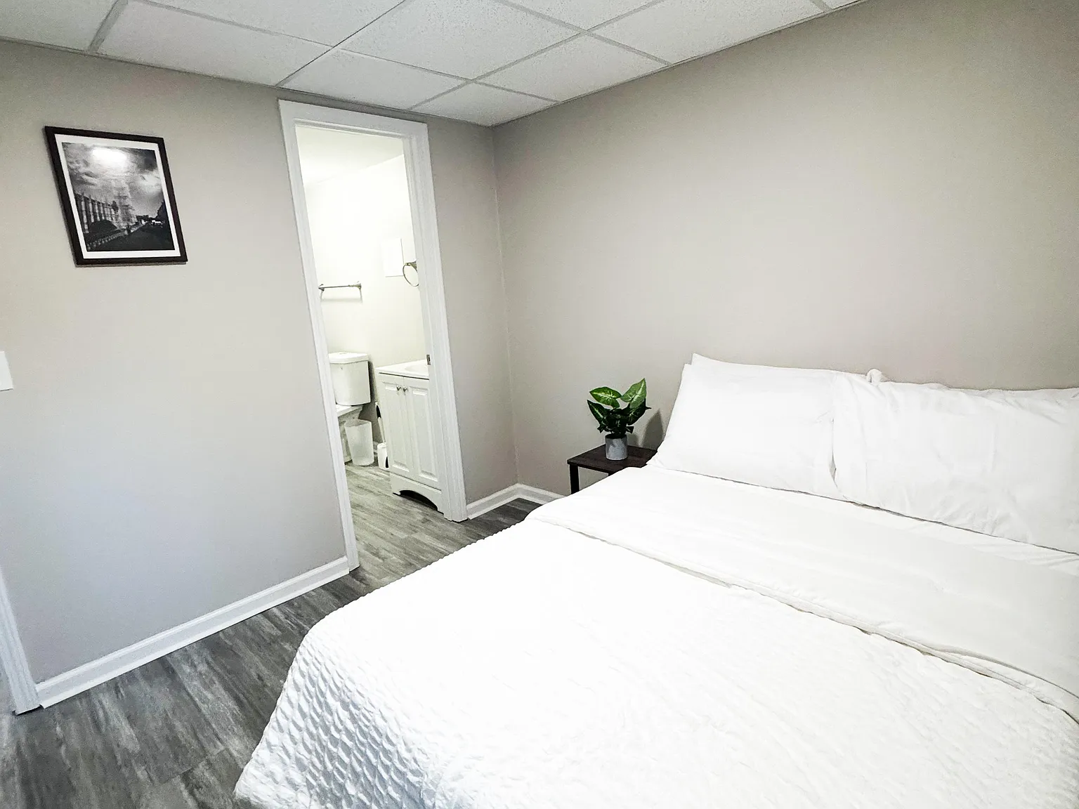 4 bed, 3.0 bath, 2400 sqft, $910 — Photo 2