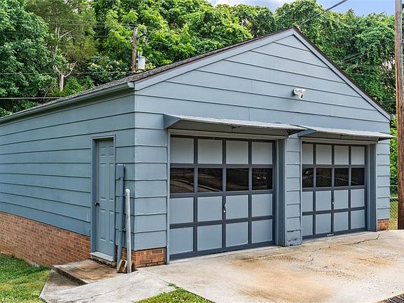 4th image of 2654 London Ln
