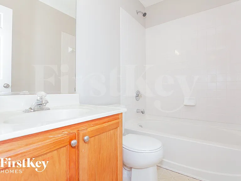 2422 Fairstone Ave — Photo 13