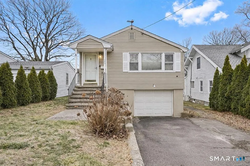 Building Photo - 732 Tunxis Hill Rd