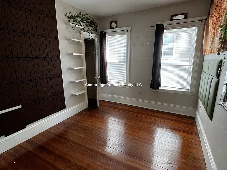 81 Newbury St — Photo 37