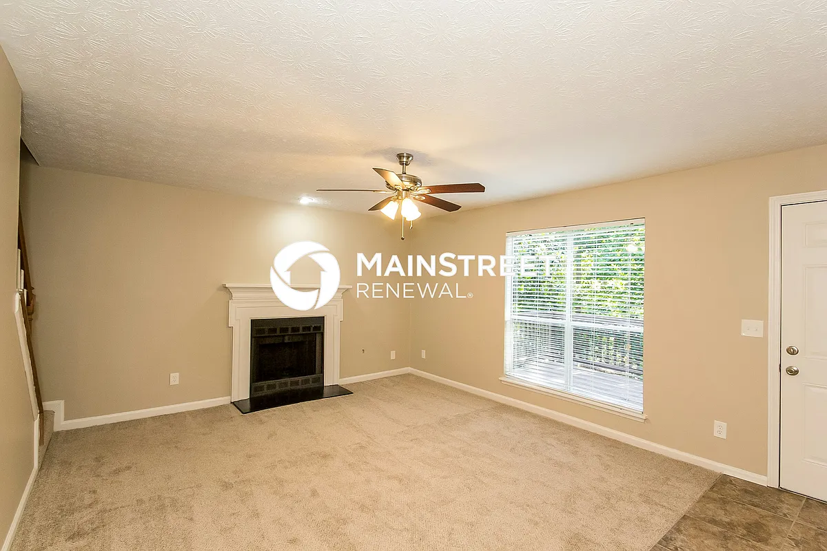 Living Room - 565 Lake Joyce Ln