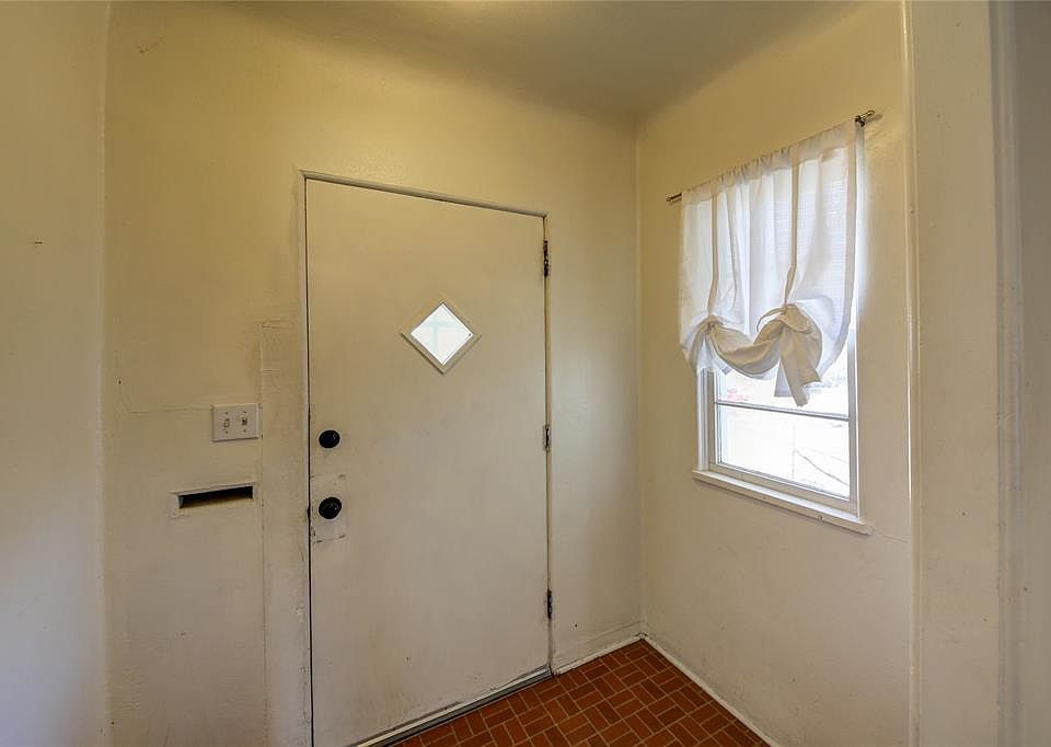 1st image of 423 N Yellowstone St