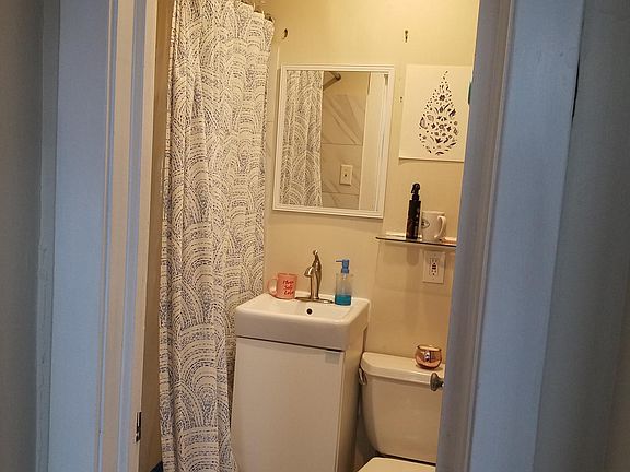 4th image of 1137 W Belmont Ave APT 2A
