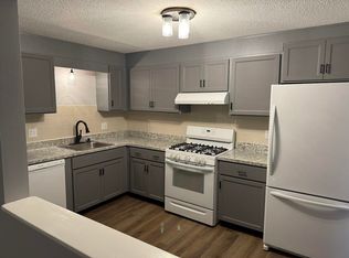 19 Country Club Dr APT 15, Manchester, NH 03102