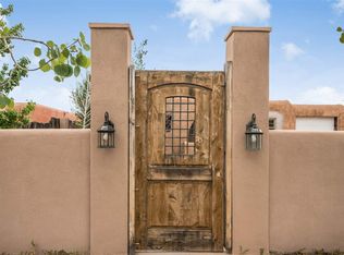 1002 Calle Vianson, Santa Fe, NM 87507