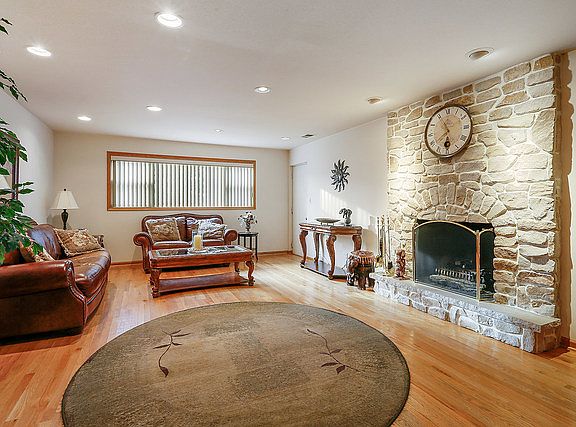 5th image of 9221 Bedford Ln