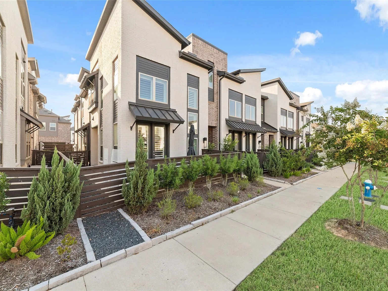 3 bed, 2.5 bath, 1806 sqft, $2,900 — Photo 4