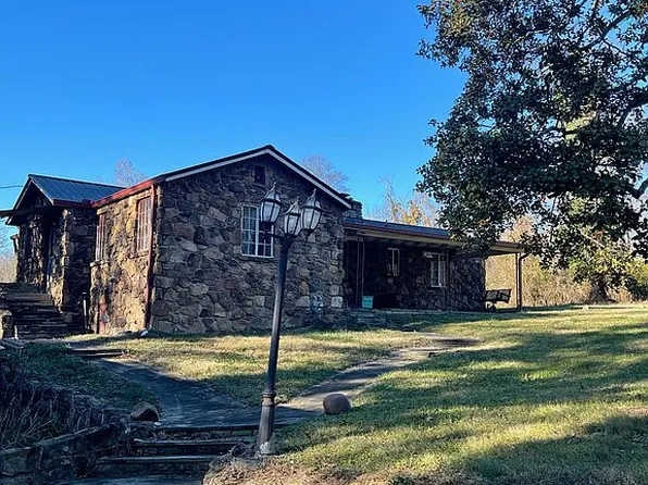 2161 Spring Valley Dr, Huntington, WV 25704
