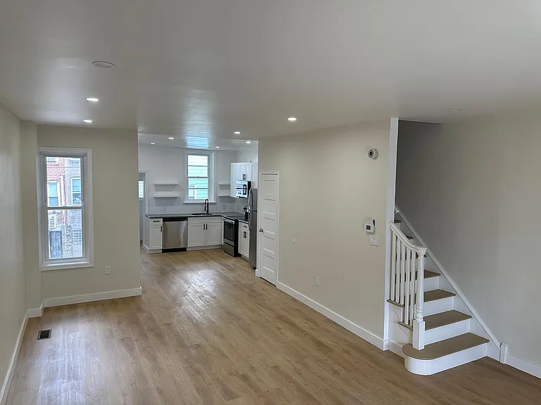 5707 N Woodstock St — Photo 6
