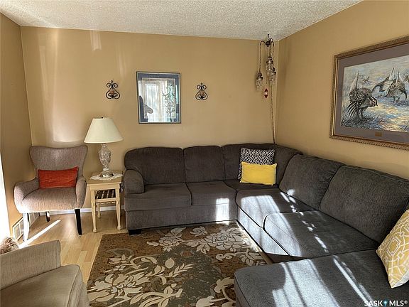 3rd image of 1131 MACKLEM Drive