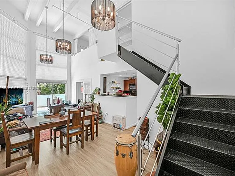 7728 Collins Ave #5 — Photo 2