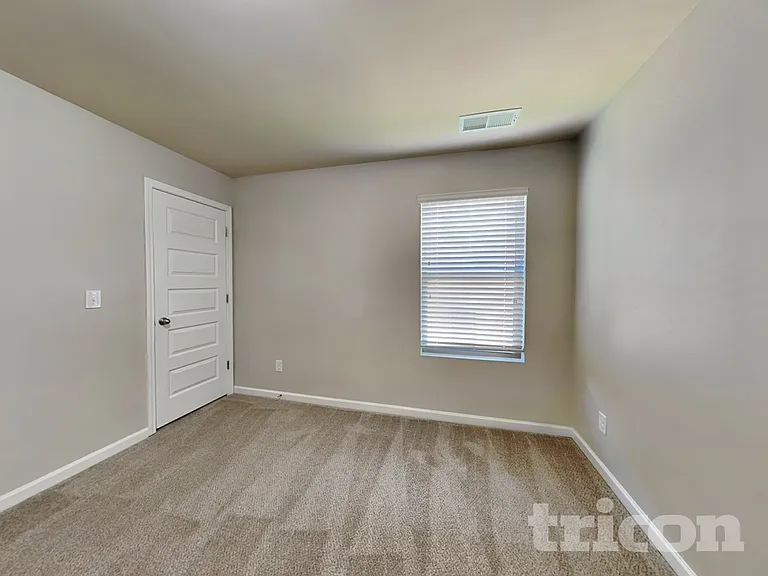 1095 Lear Dr — Photo 13