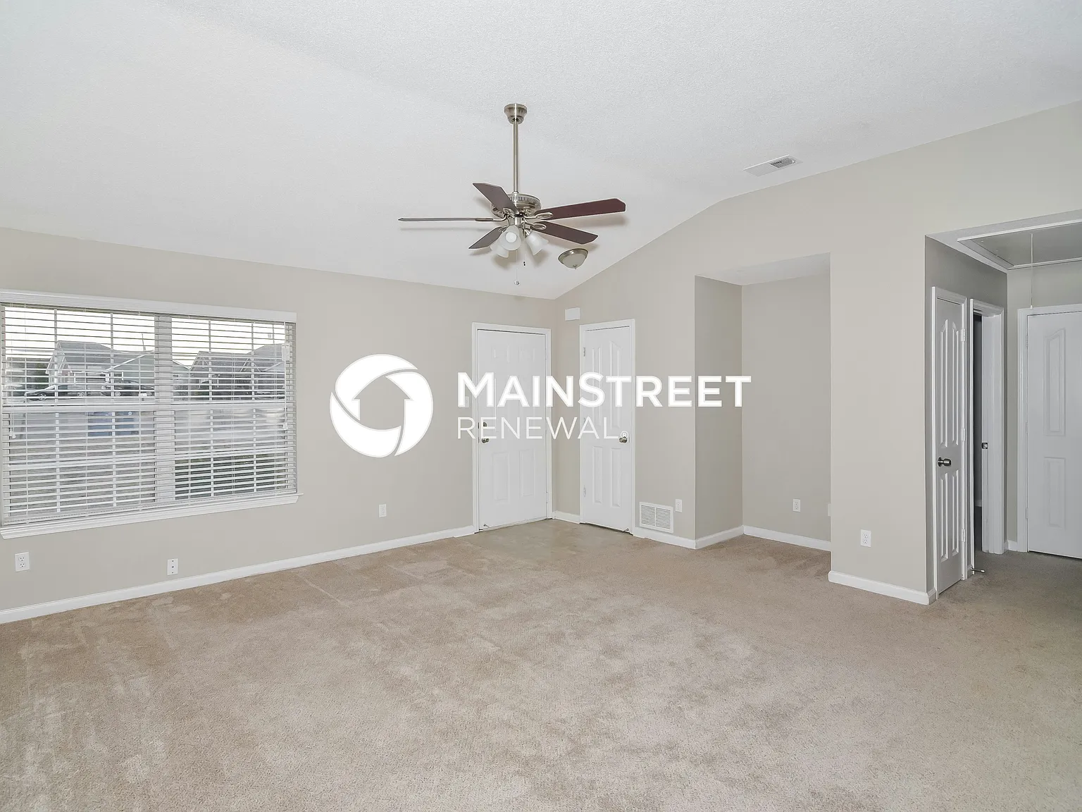 4450 Shadow Leaf Cove N — Photo 2