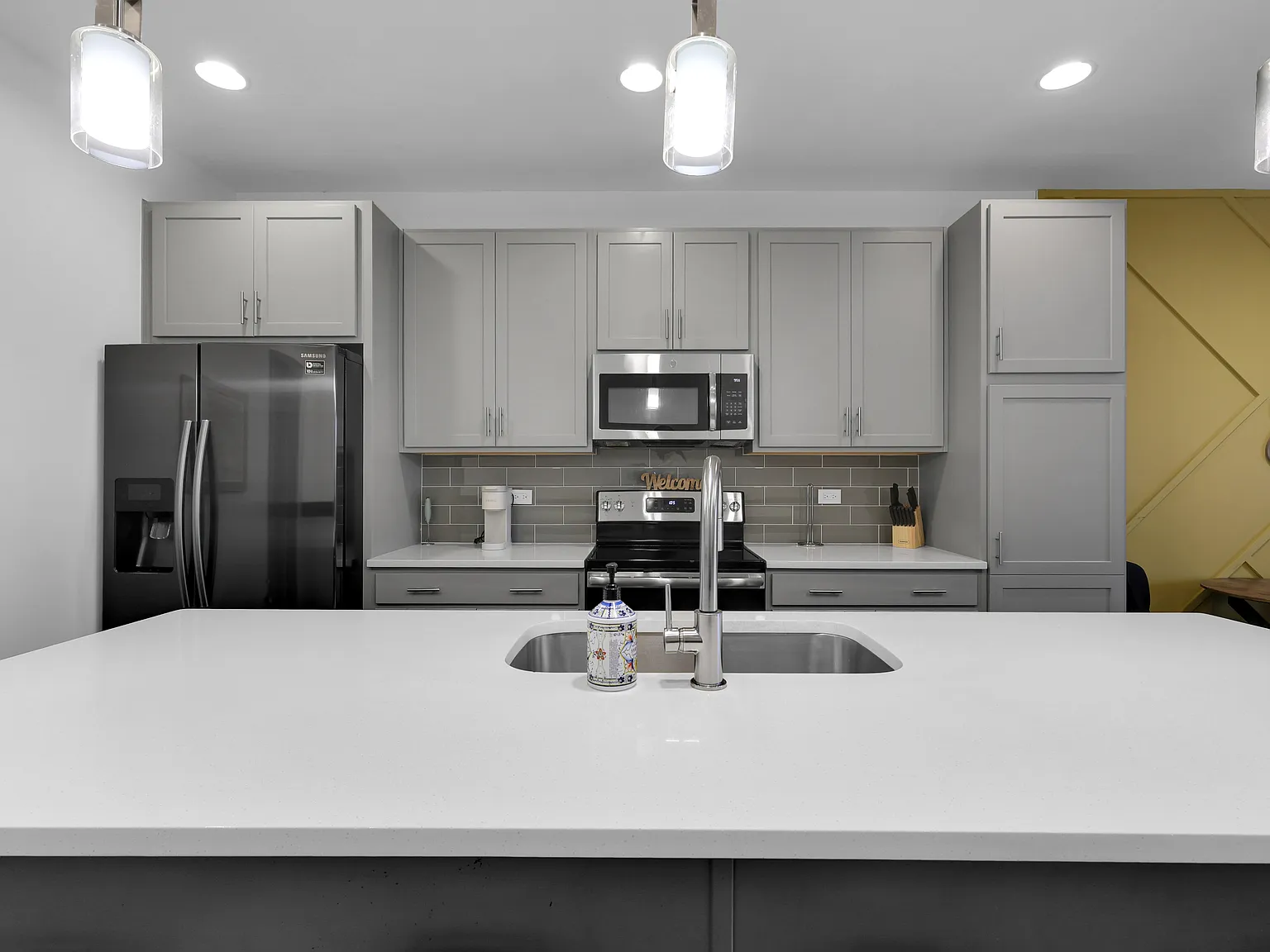 3 bed, 2.5 bath, 1453 sqft, $3,600 — Photo 3
