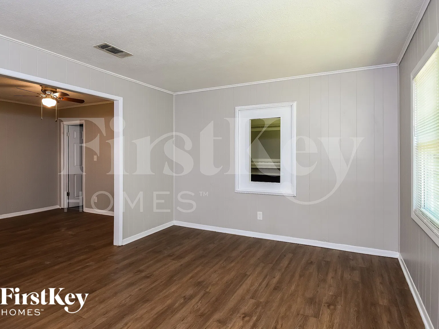 3 bed, 1.0 bath, 1344 sqft, $2,255 — Photo 2