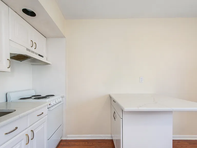 601 Fairview Ave #B1 — Photo 5