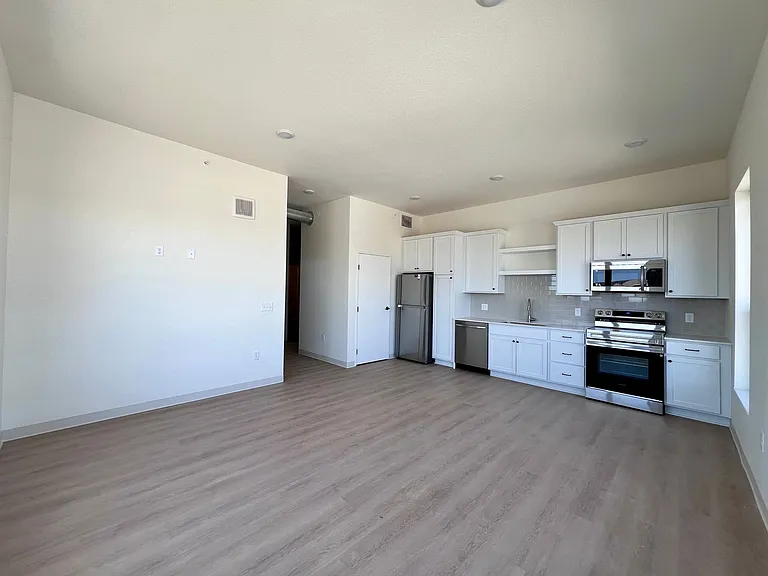 Roseann Lofts — Photo 7