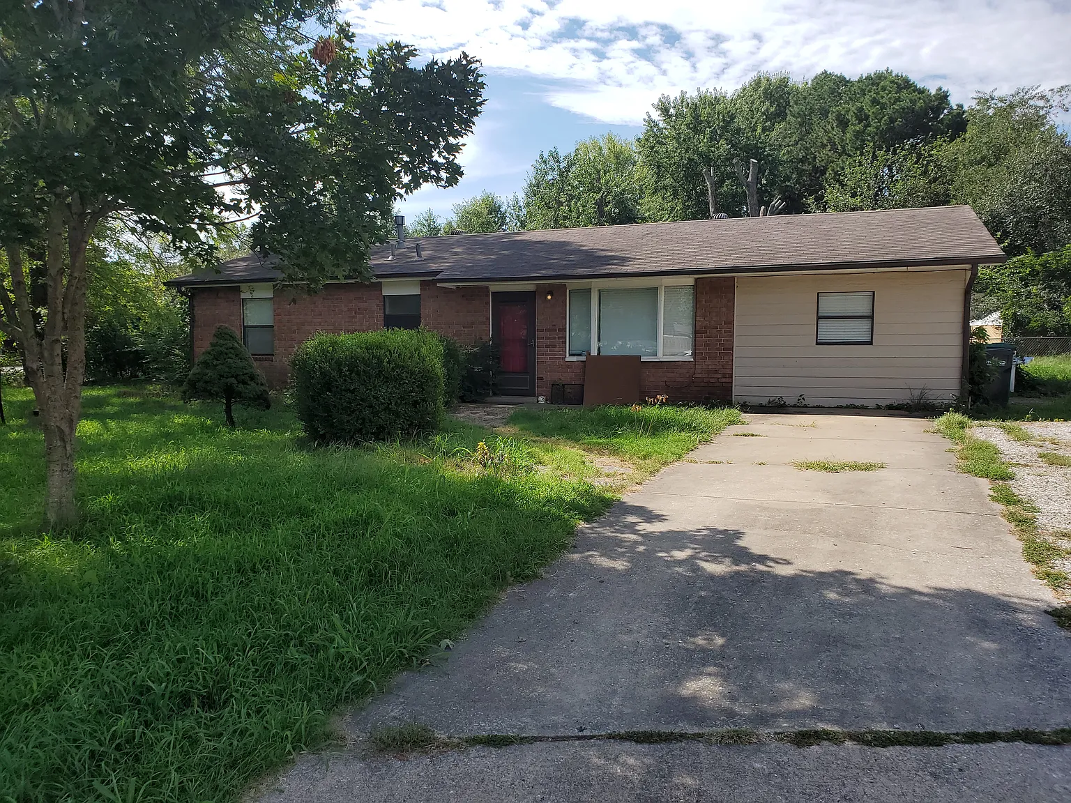 3 bed, 1.5 bath, 1300 sqft, $1,500 — Photo 1