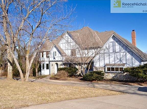 2nd image of 15625 Overbrook Ln