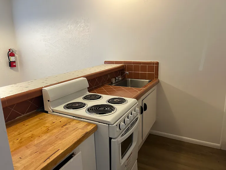 Modern & Spacious 1 Bedroom Apts - Quality SE Community — Photo 33