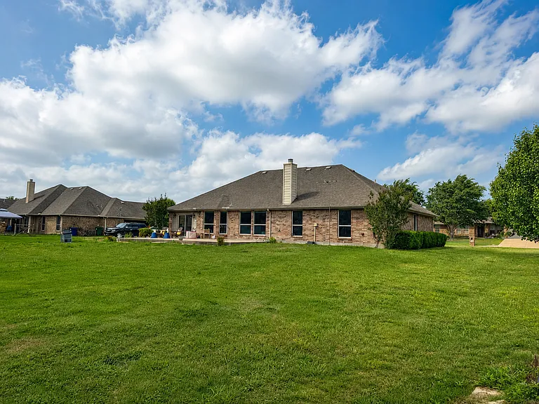 202 Valen Dr — Photo 7
