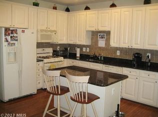 69 Two Rivers Dr, Edgewater, MD 21037